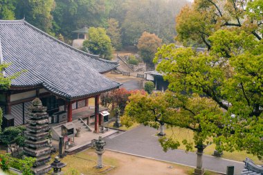 Shikoku, Japonya - 2 Mayıs 2025 Jinne-in Tapınağı No. Shikoku haccında 68 kişi. Yüksek kalite fotoğraf