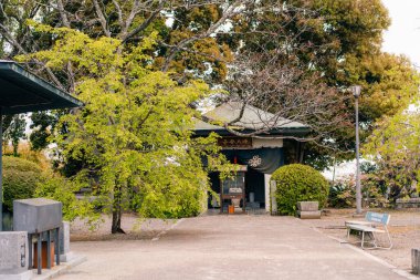Shikoku, Japonya - 2 Mayıs 2025 Ko-onji Tapınağı, No. 61, Shikoku haccında. Yüksek kalite fotoğraf