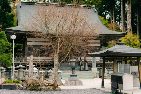 Shikoku, Japonya - 2 Mayıs 2025 Unpen ij Tapınağı No. Shikoku haccında 66 kişi. Yüksek kalite fotoğraf