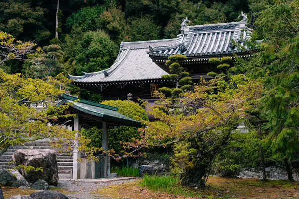 Shikoku, Japonya - 2 Mayıs 2025 No. 50 Hantaji Tapınağı, Shikoku haccında. Yüksek kalite fotoğraf