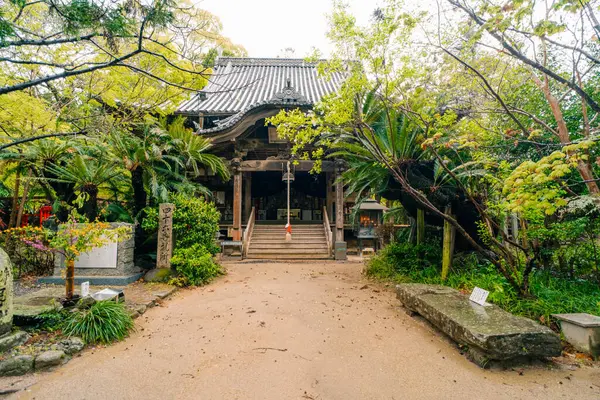 Shikoku, JAPAN - 2 Mayıs 2025 No. 46 Jyoruri Tapınağı, Shikoku haccında. Yüksek kalite fotoğraf