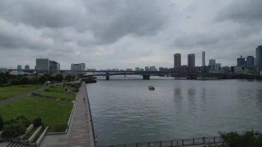Tokyo Odaiba Koto-ku Körfezi gezinti güvertesi Panorama Ariake gökdelenleri Japonya