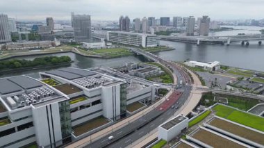 Tokyo Odaiba Koto-ku Körfezi gezinti güvertesi Panorama Ariake gökdelenleri Japonya