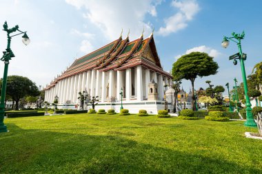 Wat Suthat Thep Wararam, Bangkok, Tayland 'daki on tapınaktan biri olan birinci sınıf bir kraliyet tapınağıdır..