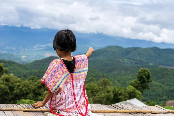 Pakhayo Девушка Ищет Красивые Рисовые Террасы Ban Bong Piang Который — стоковое фото