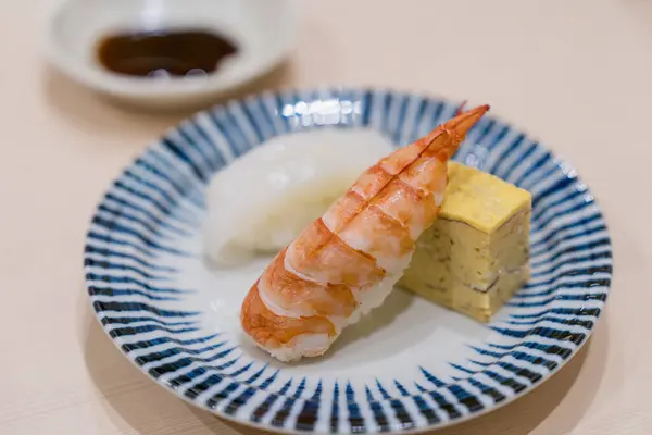 Ιαπωνικό Σετ Σούσι Γαρίδες Και Σολομός Σούσι Dise — Φωτογραφία Αρχείου