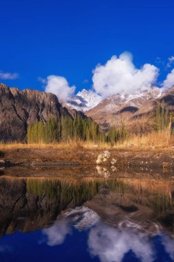 Leh Ladakh, Hindistan 'a seyahat ederken yansıma manzarası.