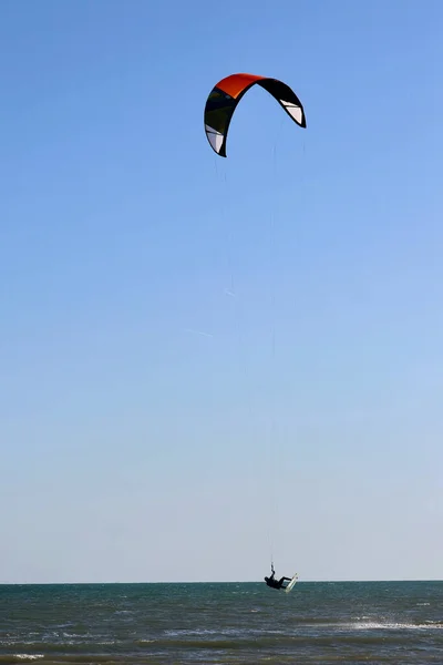 Kitesurfer Voando Sobre Ondas Parque Nacional Delta Rio Ebro Dos — Fotografia de Stock