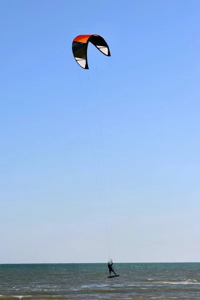 Kitesurfer Survolant Les Vagues Dans Parc National Delta Ebre Des — Photo