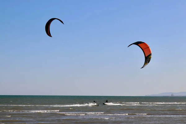 Kitesurfers Survolant Les Vagues Dans Parc National Delta Ebre Des — Photo