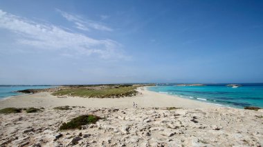 Anne ve oğlu İspanya 'nın Formentera Adası' nın en ikonik yerlerinden biri olan 