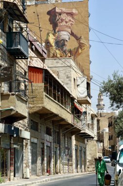 Amman, Ürdün - 20 Ağustos 2023: Ürdün 'deki Amman şehir merkezindeki bir evin üzerine yerel ressam duvar resmi.