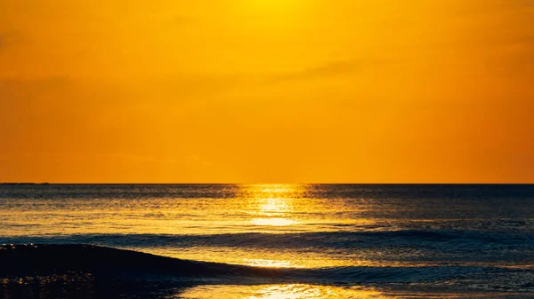 Красивый Океан Зимой Фоне Пейзажа Закате — стоковое фото