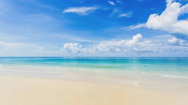 Boş postalar için güzel mavi fikirler. Yazın gökyüzü Turkuaz gökyüzü vintage arka plan doğa.