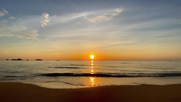 Вид Море Небо Песчаного Пляжа Летний День — стоковое видео
