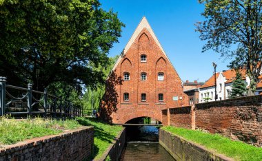 Gdansk 'taki eski tuğla su değirmeni