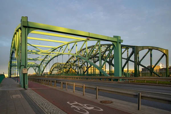 Metal Arch Bridge River — Stock Photo, Image