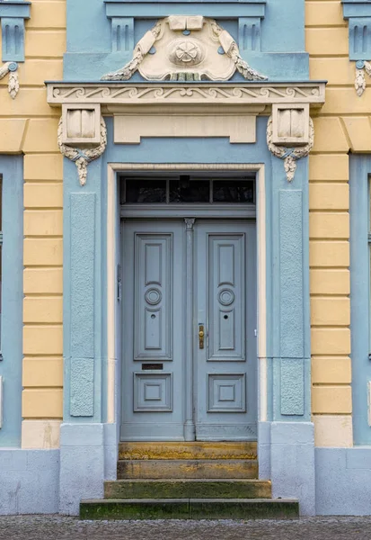 Старая Дверь Историческом Доме Потсдаме — стоковое фото
