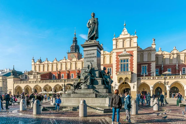 Cracovia Polonia Noviembre 2022 Monumento Adam Mickiewicz Situado Cracovia Plaza —  Fotos de Stock