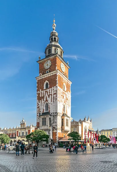 Kraków Polska Listopada 2022 Wieża Ratuszowa Spacerowicze Pradawnym Rynku Gwennym — Zdjęcie stockowe