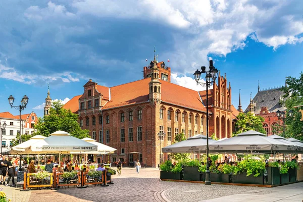 Torun Polen März 2022 Wunderschöner Gotischer Bau Eines Mittelalterlichen Rathauses lizenzfreie Stockfotos