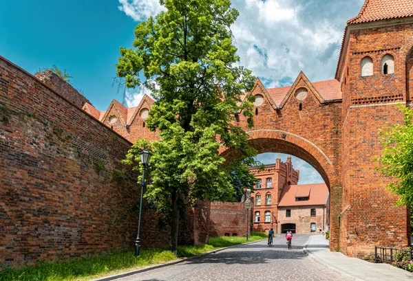 ポーランドのトルン 2023年6月8日 トルン城の破壊された要塞の壁の美しい絵のような景色 古代ドイツの建築 有名な観光名所 ロイヤリティフリーのストック画像