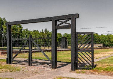 Stegna, Polonya - 25 Haziran 2023: Stutthof Alman Toplama Kampı. Nazi soykırımının tarihi anıtı, 2. Dünya Savaşı 'nda Polonya' da soykırım