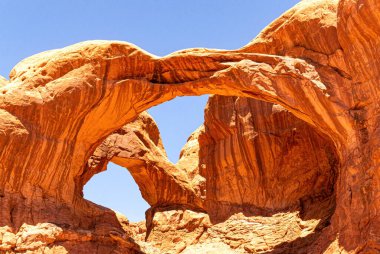 Utah, ABD 'deki Arches Ulusal Parkı' nda kum taşı kemerleri.