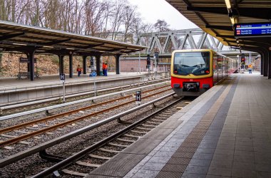 Brandenburg, Potsdam 'daki tren istasyonu.
