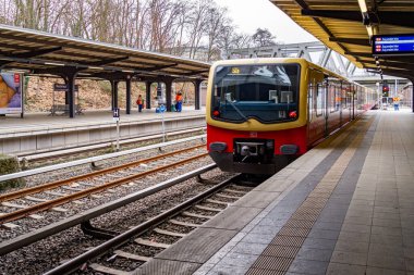 Brandenburg, Potsdam 'daki tren istasyonu.