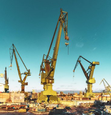 Gdask Stocznia 'da yüksek turnalar, eski tersane