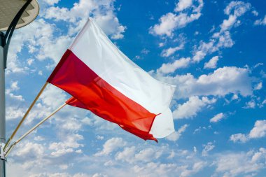 Polonya ulusal bayrağı. Beyaz-kırmızı bayrak
