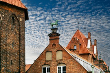Gdansk 'ta eski bir Alman kalesi. Tuğla ortaçağ mimarisi