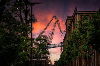 Gdask Stocznia 'daki yüksek turnalar, eski tersane ve dinlenme alanı