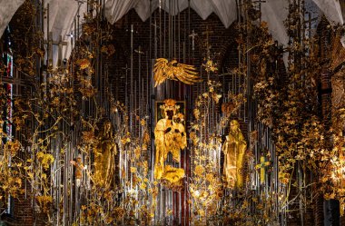 St. Bridget Kilisesi 'nin iç dekorasyonları, Gdansk.