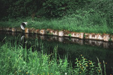 Eski kanalizasyon borusu, su kirliliği