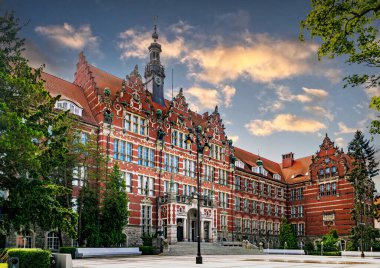 Politechnika Gdansk 'ın güzel tarihi binası, üniversite