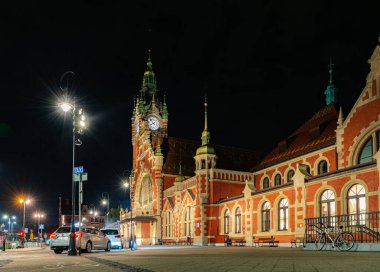 Gdansk şehrindeki güzel tarihi tren istasyonu.