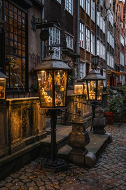 Gdansk 'taki tarihi Mariacka Caddesi. Geleneksel Kehribar Kuyumcuları