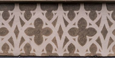 Eski bir gotik Katolik kilisesinin boyanmış tavanı.