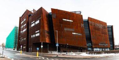 Gdansk, Polonya - 27 Ekim 2024: Avrupa Dayanışma Merkezi ve Dayanışma Müzesi 'nin inşası, Gdansk' ın tarihi simgesi. Ulusal dönüm noktası ve siyasi direnişin sembolü