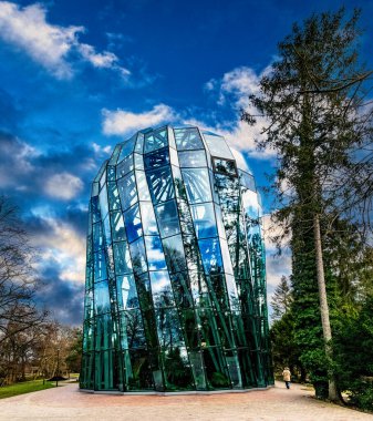 Oliwa bahçesindeki cam palmiye evi, Gdansk.