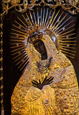 Altın madalyalı güzel ortaçağ bakire Meryem ikonu