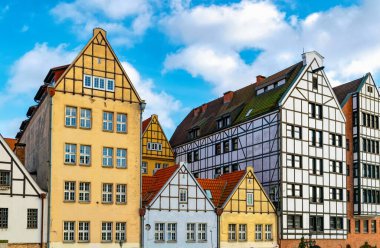 Eski Gdansk Kasabası 'ndaki eski tahıl ambarı binaları