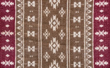 Geometrik desenli geleneksel kahverengi yün paspas dokusu