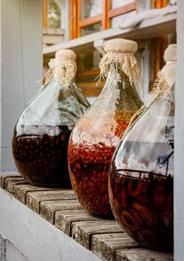 Şişe ve şarapla dolu bir hayat