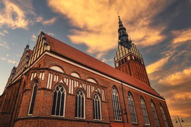 Polonya, Elblag 'daki Aziz Nicholas Katedrali. Tuğla gotik mimarisi