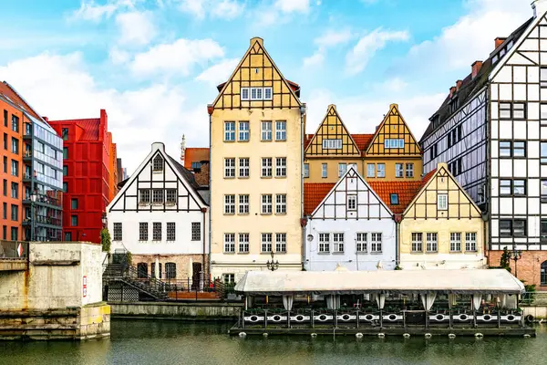 Gdansk 'ta eski evler ve caddeler