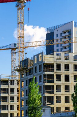 Yeni ev inşaatı. Somut çerçeve