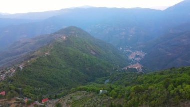 Yeşillik Dağlarının Büyüleyici Hava Görüntüleri
